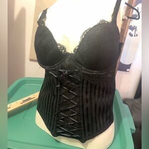 ✌️3/$25✌️ Corset style bustier / 38c